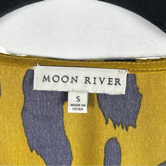 MOON RIVER ANTHROPOLOGIE Gold and Black Faux Wrap Leopard Print Top Size Small - Picture 3 of 7